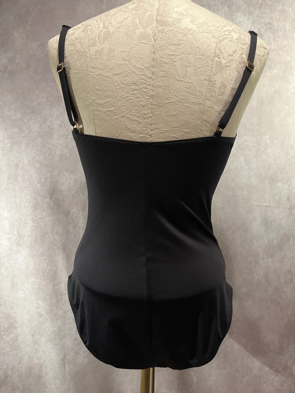 La Blanca Black One-Piece Swimsuit with Twist Front size 12 - Picture 2 of 4